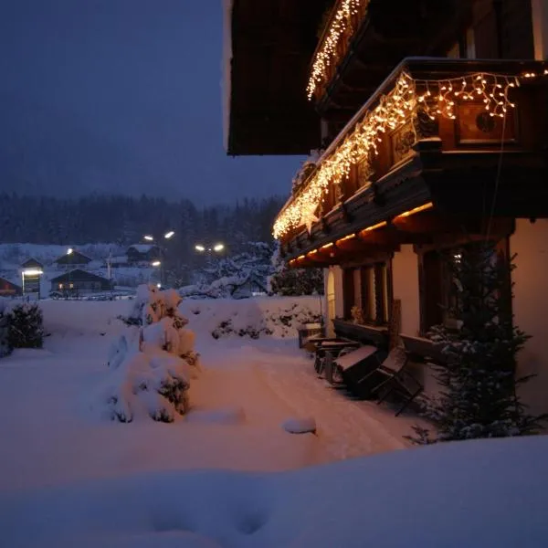 Abis Ferienwohnung Salzkammergut, hotel in Strobl