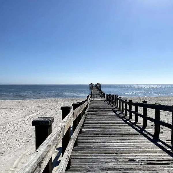 White Sand Getaway steps from Beach, ξενοδοχείο σε Gulfport