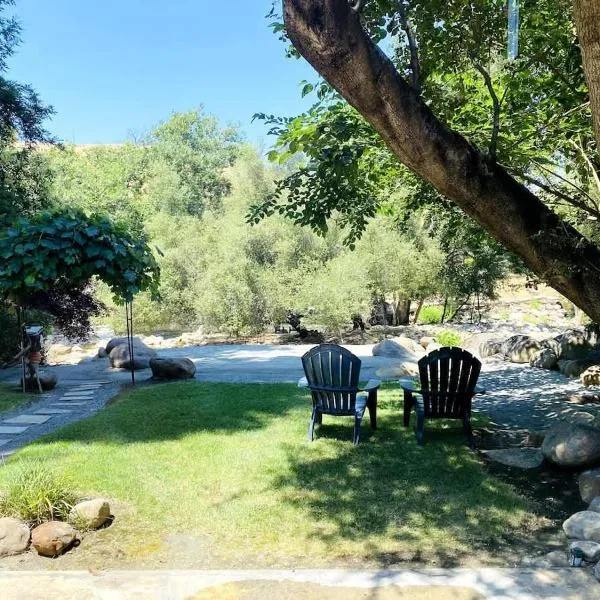 Sequoia Cabin by the River, hotel Three Riversben