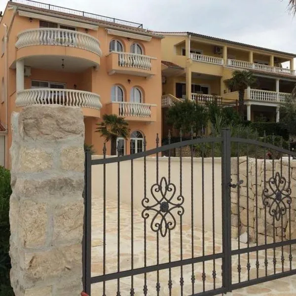 Utković Beachfront Apartments, hotel u gradu Vrsi