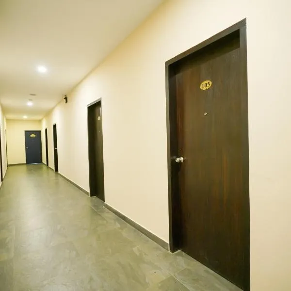 Super Townhouse Mookkannoor Tourist Home, hotel in Cochin