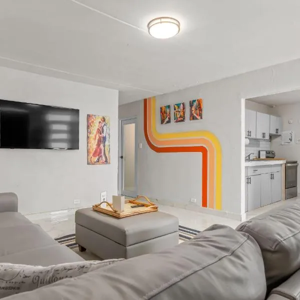 Family-Friendly Home for 5 Near Airport & Beaches, hotel din Carolina