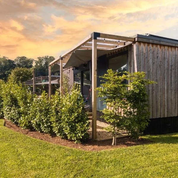 The Reef - Unique Hot Tub Cabin in Millport, hotel en Millport