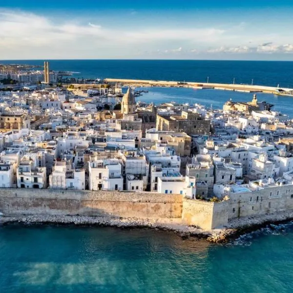 Domus Divina & Domus Elegans Fronte Mare, hotel din Monopoli