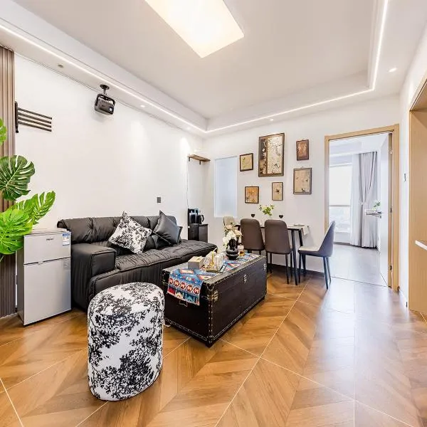 Annie Apart ment 2602-only 150 meters from Metro Line 2 Exit of Chuanxingulou，位于昆明的酒店