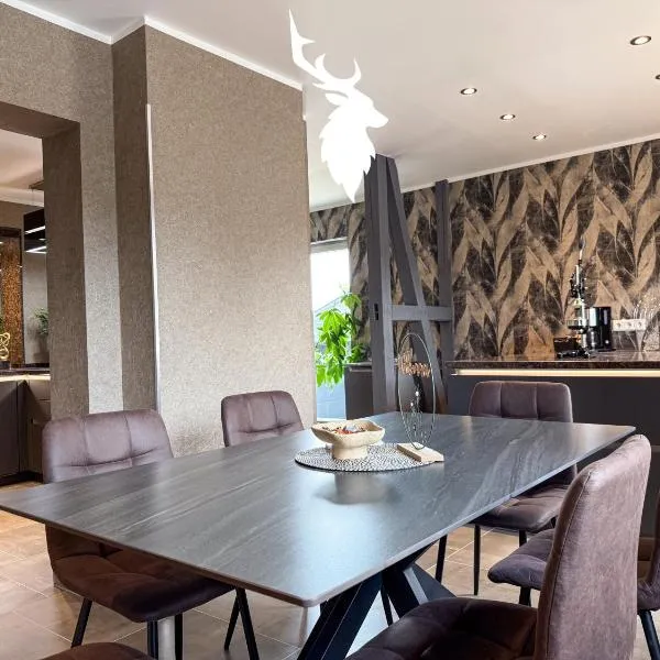 WILD&COZY Ferienhaus mit luxuriöser Küche & Garage, ξενοδοχείο σε Blankenburg