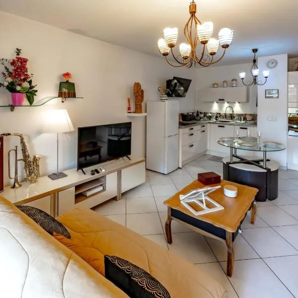 Au coeur de la ville, hotel a Challes-les-Eaux