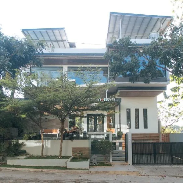 RedDoorz at Anton's Loft Designer Resort Pansol Calamba Laguna, hotel in Laguna