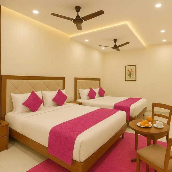 HOTEL BNK GRAND Near Goḏawalia Chauraha - 100 Meter From Baba Vishwanath Temple & Ganga Arti Ghat ! Wi-Fi #Lift #Hygiene & Spacious Room - BEST HOTEL IN VARANASI, ξενοδοχείο στο Βαρανάσι