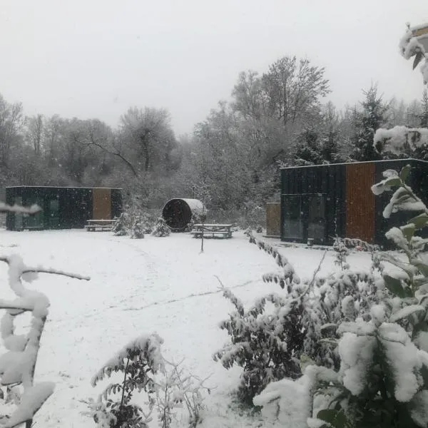 TinyHouses & Garden, hotel a Geceľ