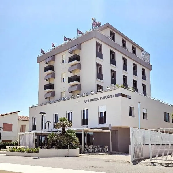 Hotel Caravel, hótel í Marotta