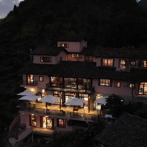 Ha Giang Aya Lodge by Localvietnam, hotel di Dồng Văn