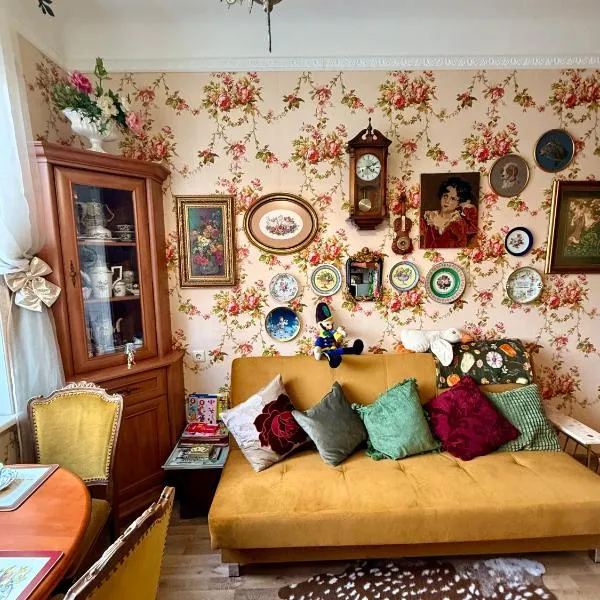 Central Antique Gallery Apartment by the River -Self Check-in, hotel v destinaci Klaipėda