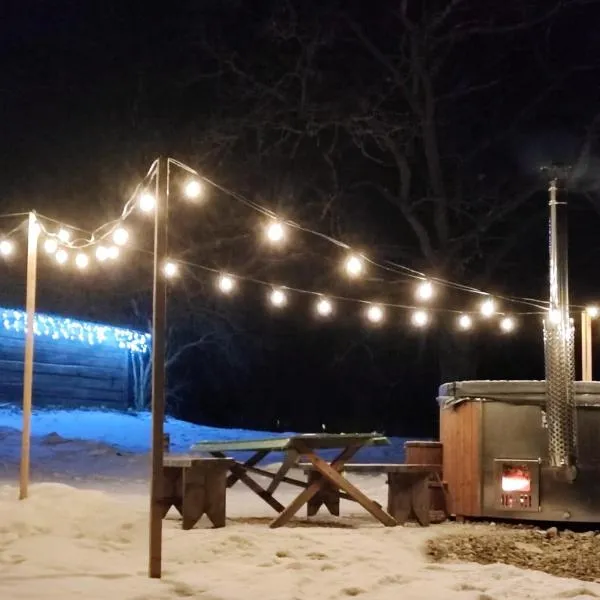 TaaliHomes Vanaküla Puhkemaja - Saun ja kümblustünn hinnas, hotel in Vanaküla