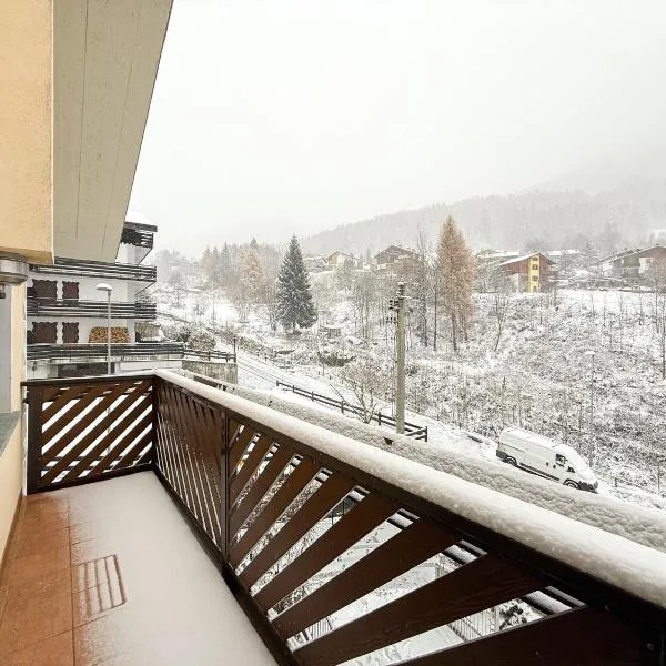 Ampio Trilocale sulle Piste della Magnolta, Deposito sci Gratuito, hotel in Aprica