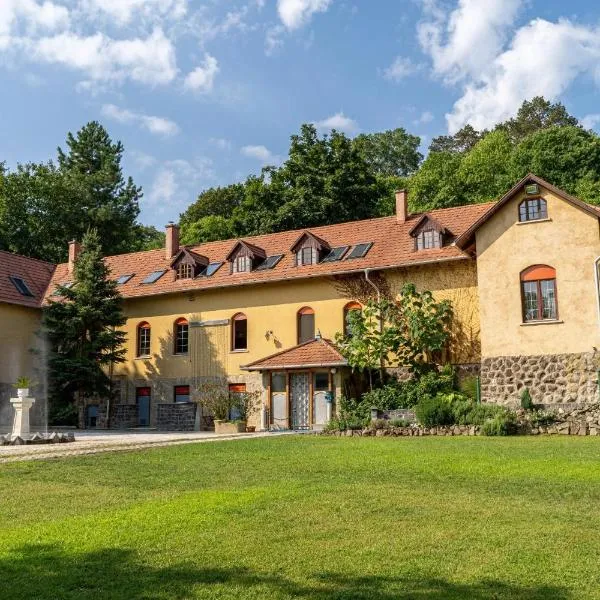 Manor House on the Danube Bend、Tahitótfaluのホテル