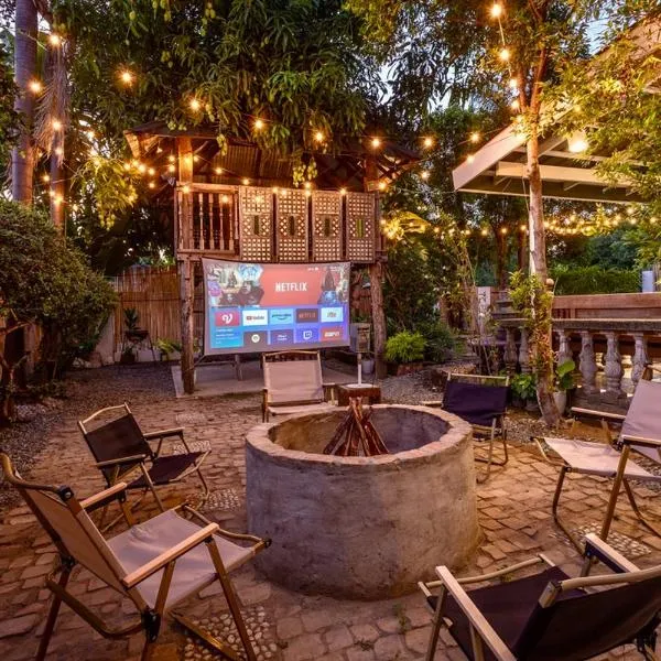 Villa Raya with Outdoor Cinema and Bonfire 5 mins to Calle Crisologo, hotel in San Vicente