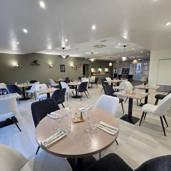 Logis Hôtel Restaurant Les Fontaines, ξενοδοχείο σε Lanvollon