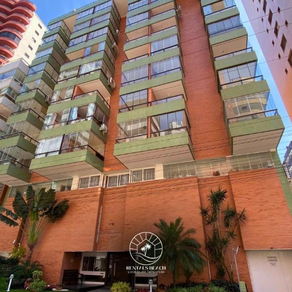 Apto a menos de 300m da Praia Grande Quatro Praças