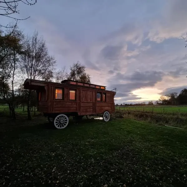 The Loft Glamping & Camping, hotel in Kinloss