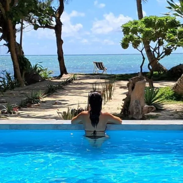 Piscine rien que pour vous, propriété entière face au lagon, les pieds dans l 'eau, cuisine équipée & wifi Le Boraha Beach Lodge 90 m2, ξενοδοχείο στο Sainte Marie