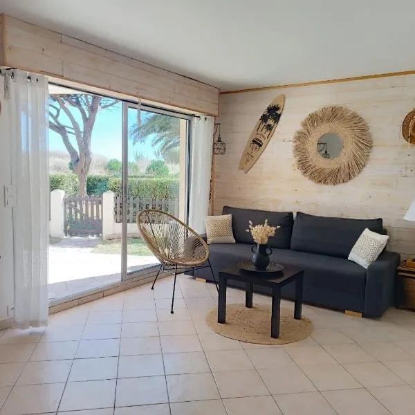 LES CAPITELLES 5 - Accès direct à la plage depuis le jardin - T2 avec cabine - 6 pers - jardin - Piscine - parking, hotell i Saint-Cyprien