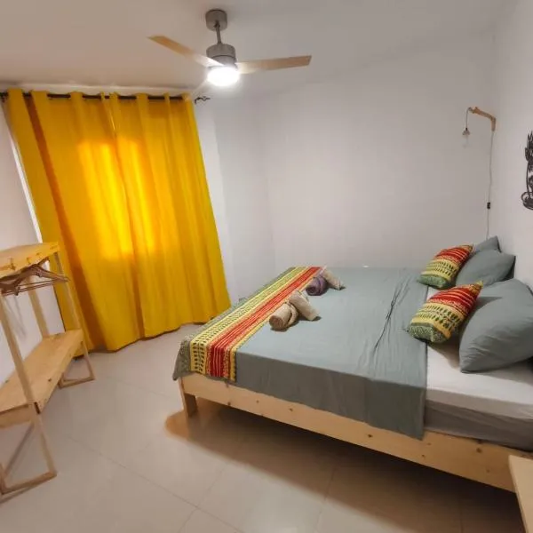 Casa Colibri - Confort et Authentique, à 300m de la plage !, hotel en Mindelo