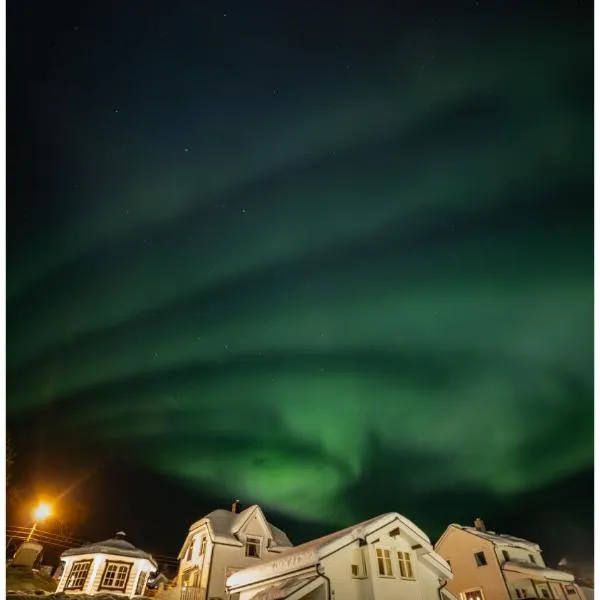 Visit Leif at Senja, hotel in Gibostad