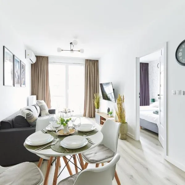 SkyTravel 27 Apartament Pileckiego Nowy Dwór Mazowiecki Airport Modlin 24H，位于马佐夫舍地区新庄园的酒店