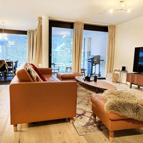 Mountain View Luxury Apartment at Interlaken West Station with Balcony, AC and BBQ, hotel en Interlaken