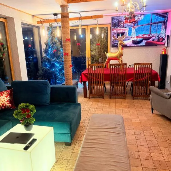 House of Freedom with Sea view sauna and jacuzzi, hotel v destinaci Osłonino