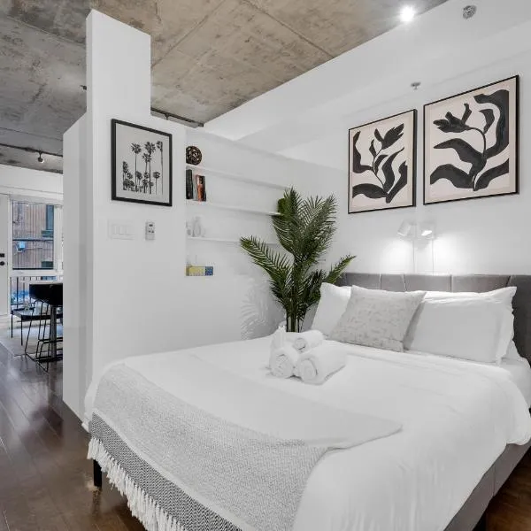 Dreaming at the Base of the Mountain With Parking: Montreal şehrinde bir otel