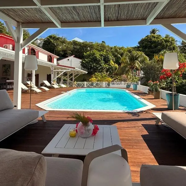 Spacieuse VILLA COROSSOL avec piscine et jeux extérieurs, viešbutis mieste Gosjė