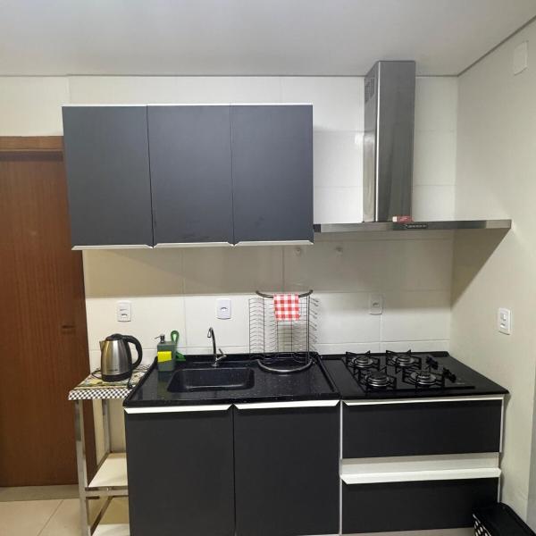 Apartamento térreo, 2 quartos á 300 mts da praia