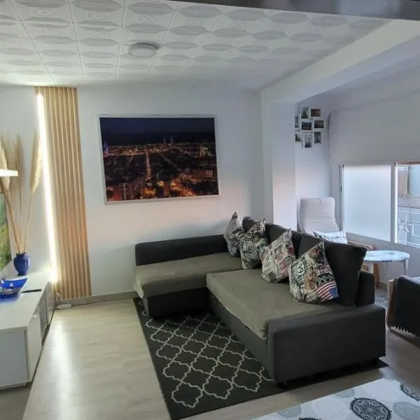 APARTAMENTS B O D CoLLBLANC, hotel in Hospitalet de Llobregat