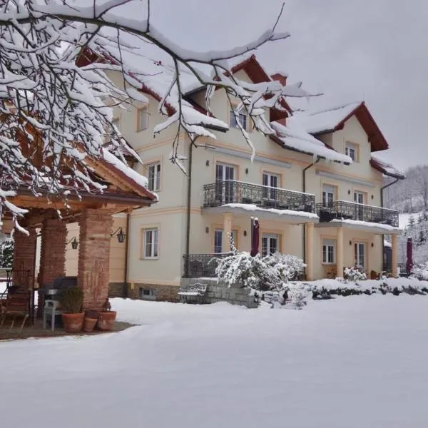 Gorczańskie Apartamenty Papiernia - Noclegi w górach Gorce, hotel v destinaci Niedźwiedź