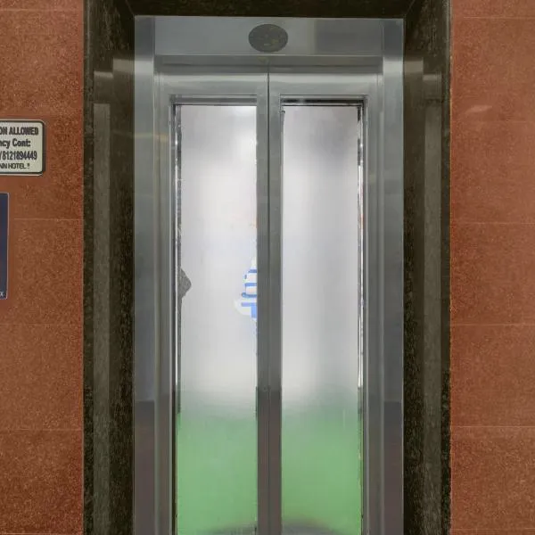 Super Townhouse Oak Q-City Techno Park, hotel in Gachibowli