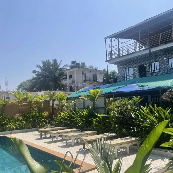 12 Monks - Backpacker Resort, ξενοδοχείο σε Arambol