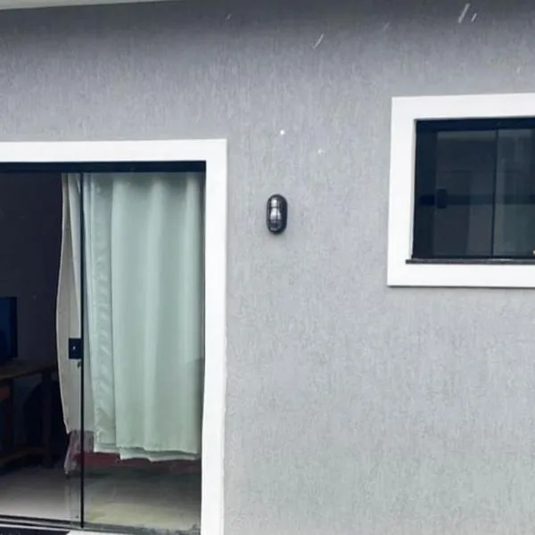 Suíte privativa aconchego a alguns passos da praia, hotel en Maricá