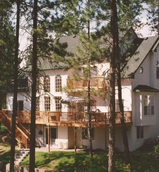 River Cove Elegant Waterfront Bed & Breakfast, hotel v destinaci Post Falls