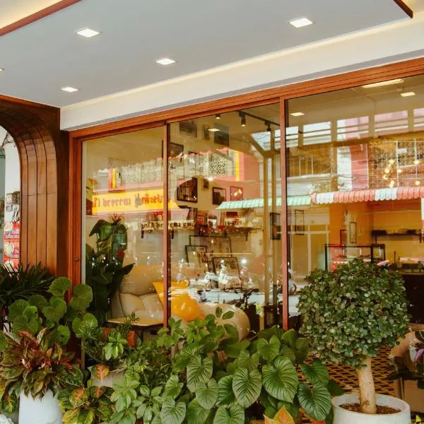 The Brown Hotel, ξενοδοχείο στο Κράμπι