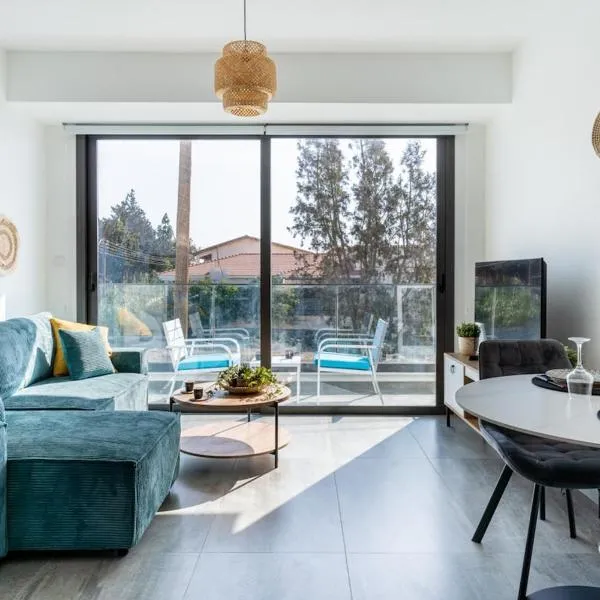 Azoria - Stylish 1-BR Apartment & Balcony in Kiti, hótel í Kiti