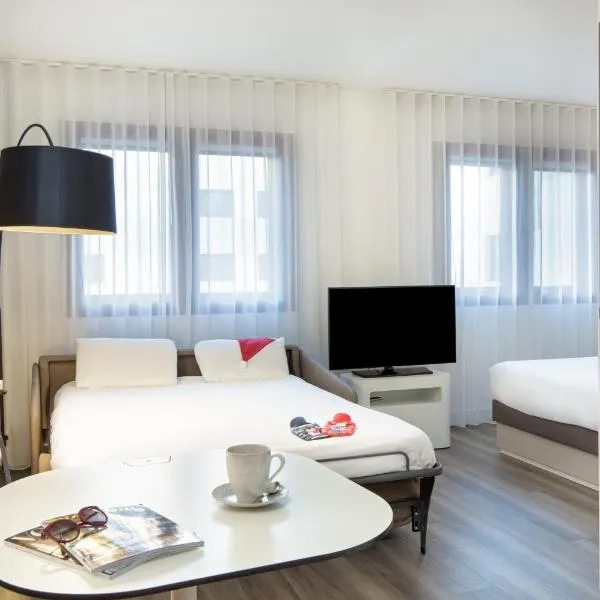 Novotel Suites Perpignan Centre - Grandes Suites & Confort Centre-Ville, hôtel à Perpignan