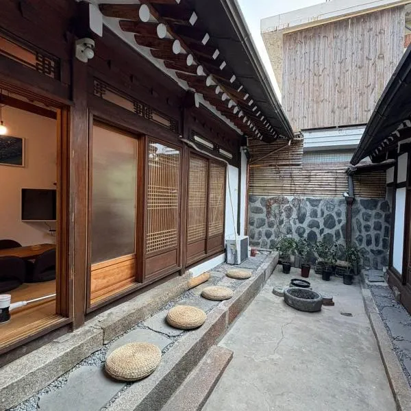Dadok Hanok Comfort and Calm in the Heart of Seoul, hotel em Seul