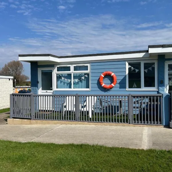 Wight Waves Holidays, Great Ferry Savings Available!, Hotel in Sandown
