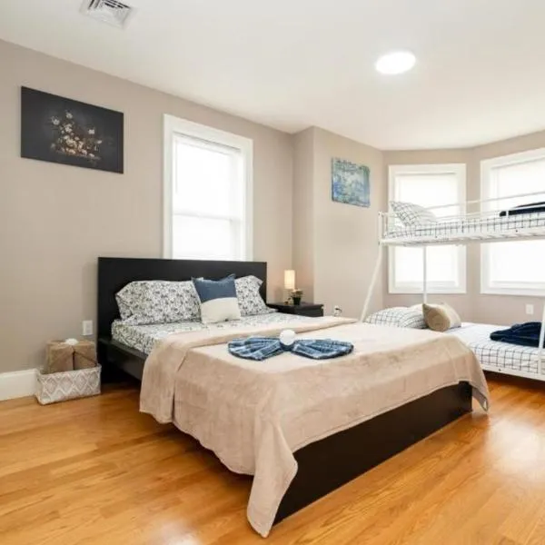 558-3 3BR Boston - Modern Nest near Franklin Park, hotel v destinaci Boston