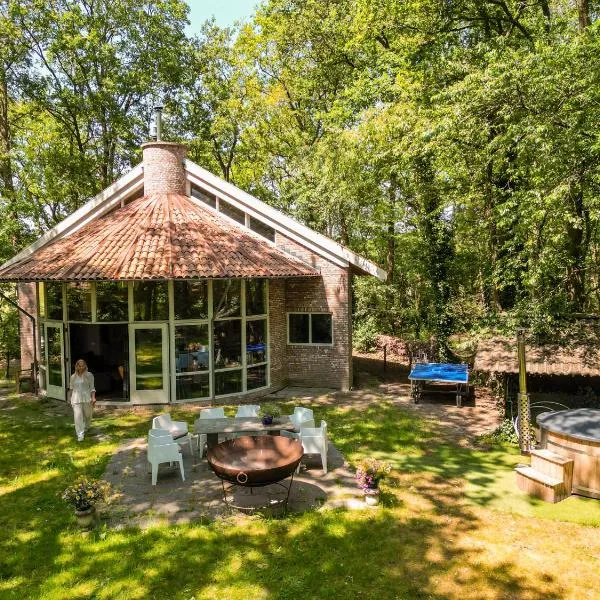 Luxe vakantiehuis Drenthe 10 pers Hottub、Waterenのホテル