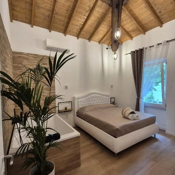 Lovely Suite, Villa Joy Verona , Luxury Romantic Suite with Jacuzzi, City Center, hotel i Verona