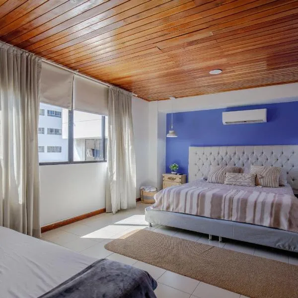 Amplia habitación con vista al mar y baño privado, hotel in Cartagena de Indias