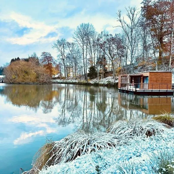 Domaine de Neuville - Ecolodges flottants en Champagne, hotel in Sainte-Gemme